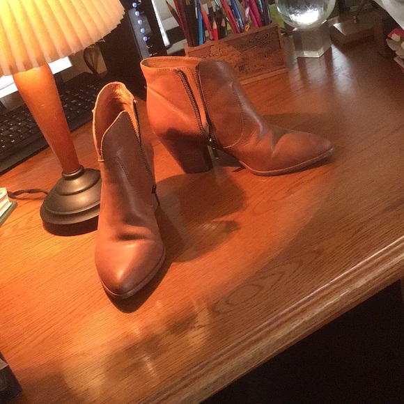 Frye Ankle Boots 🌺💕❤️ - Picture 2 of 7